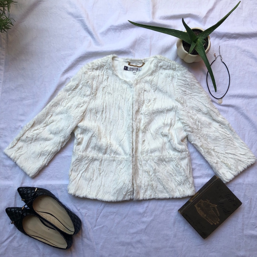 🌿PRICE FIRM 🌿 JLO White Faux Fur Crop Jacket